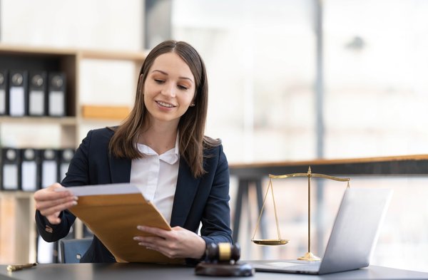 Chez howard-avocats : votre défense en droit du travail à nantes